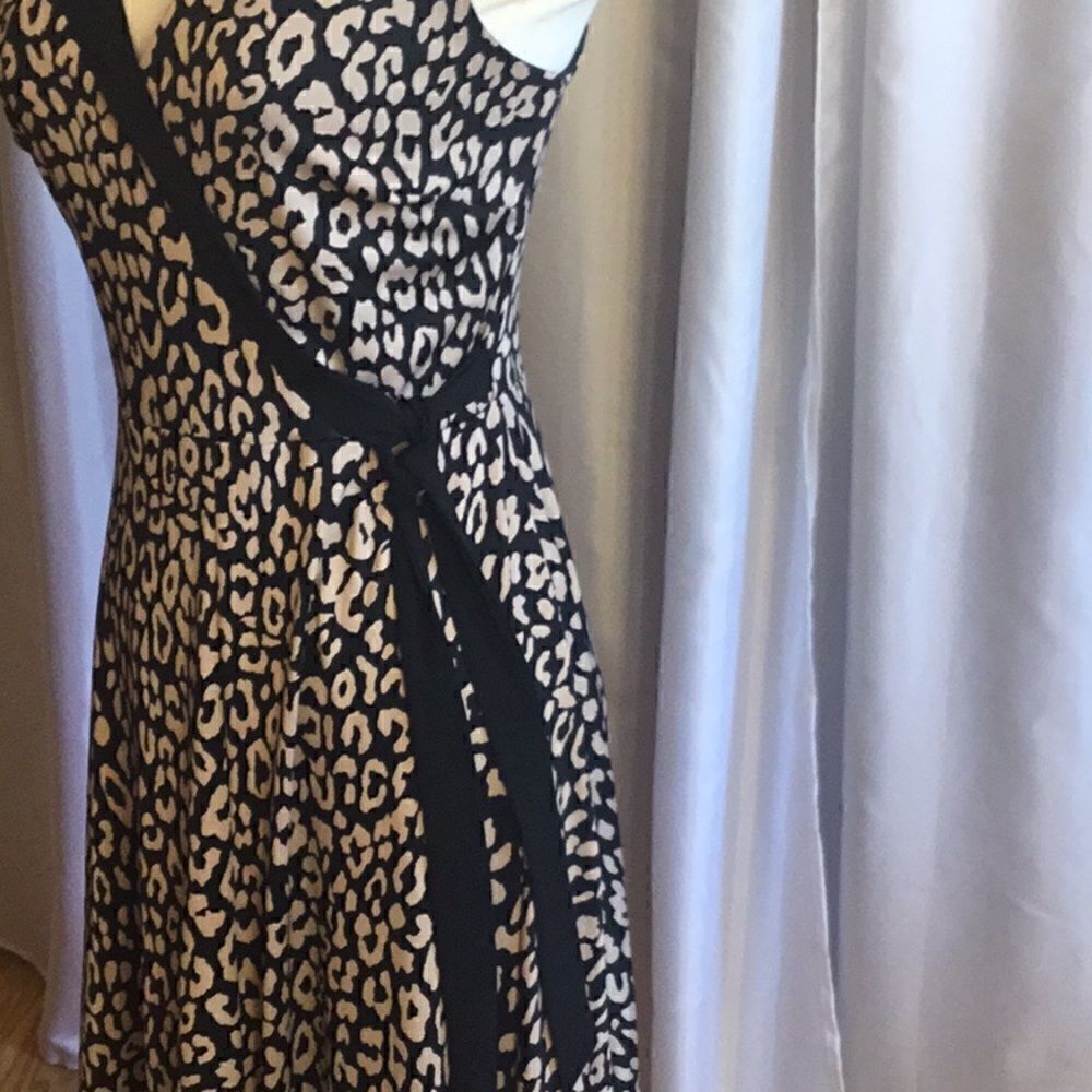 Faux wrap style dress in animal print, pull on v neck, size small SHELBY/PALMER - Picture 6 of 13